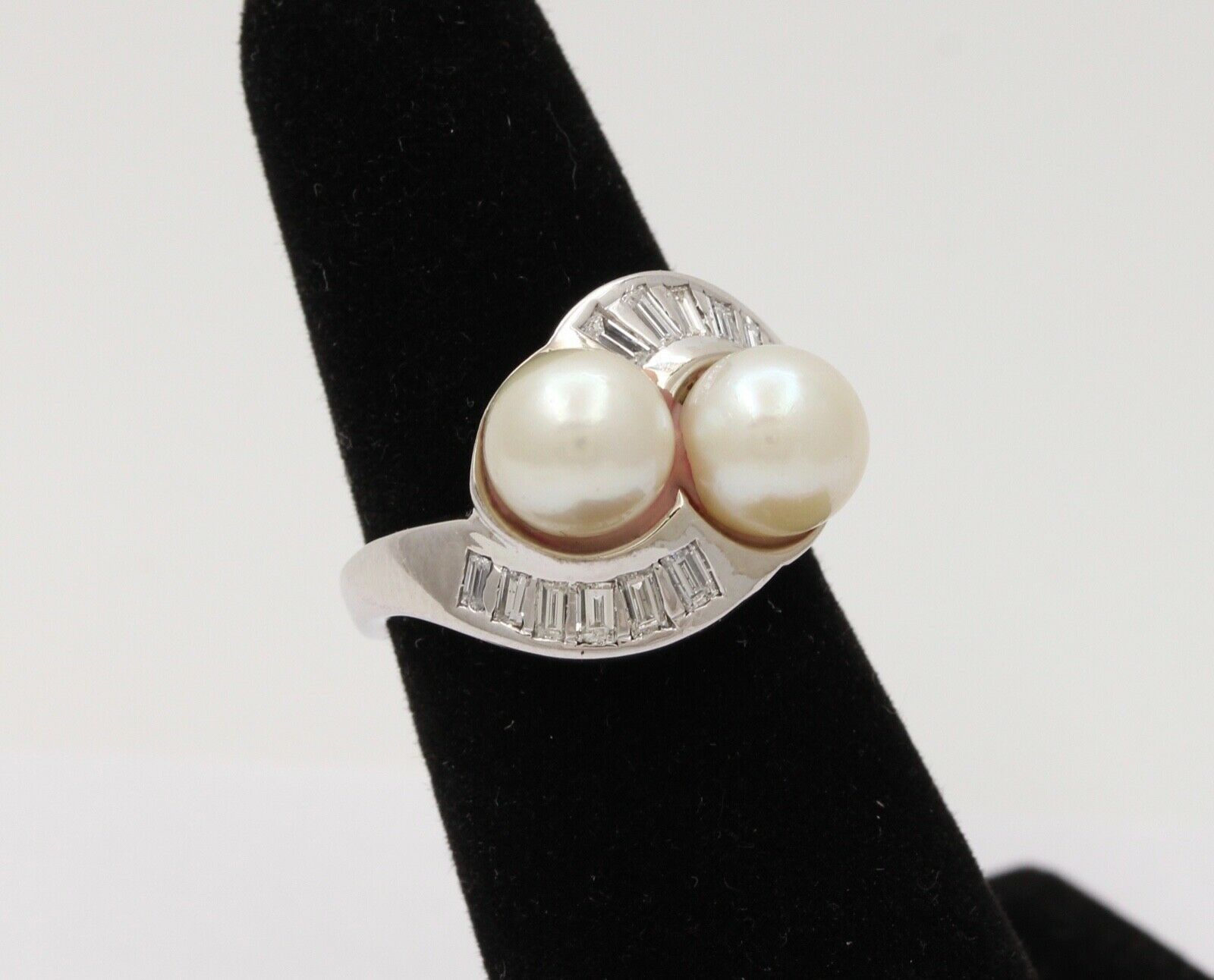 Vintage Classic Bypass Culture Pearl Baguette Diamond Gold Ring, Statement Ring