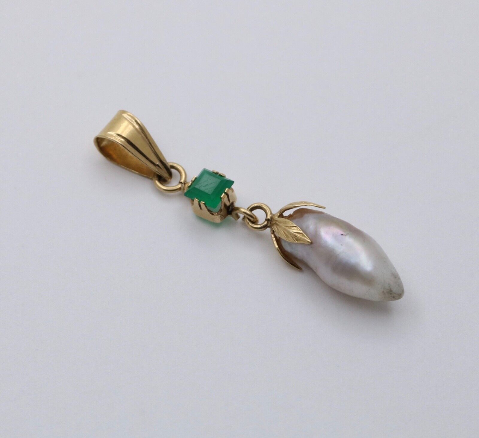 Vintage 14K Yellow Gold Pearl Pendant, Drop Pendant.