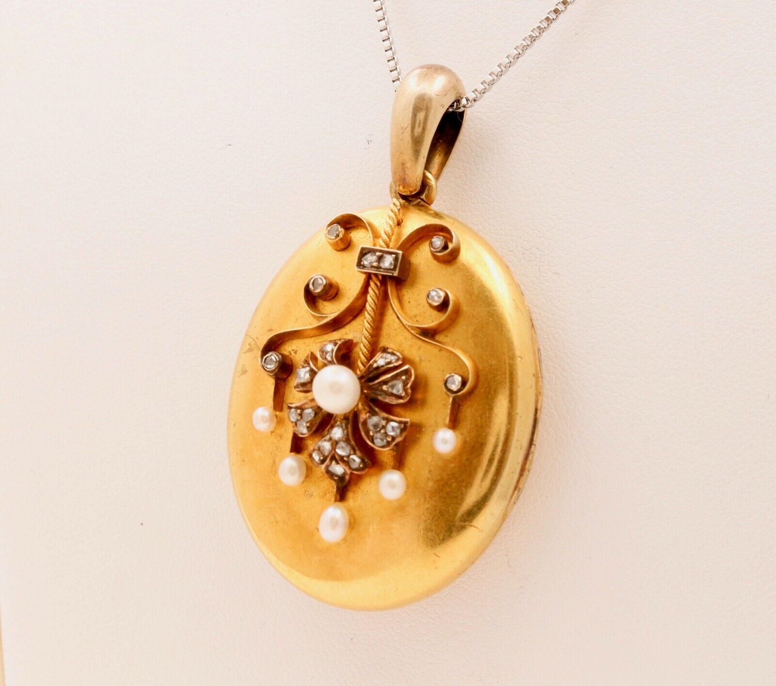 Victorian 18K Yellow Gold Diamonds Pearls Pendant Locket