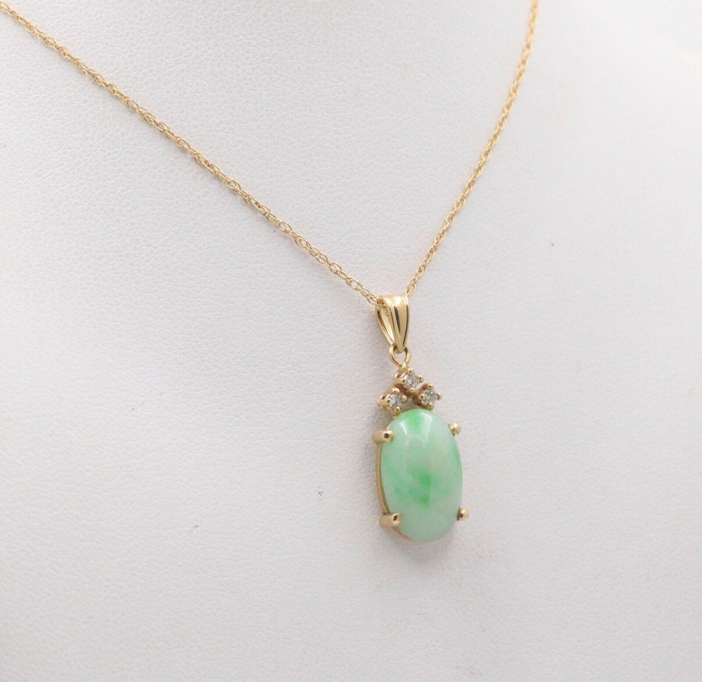 Vintage Jade Diamonds 14K Yellow Gold Pendant and Chain