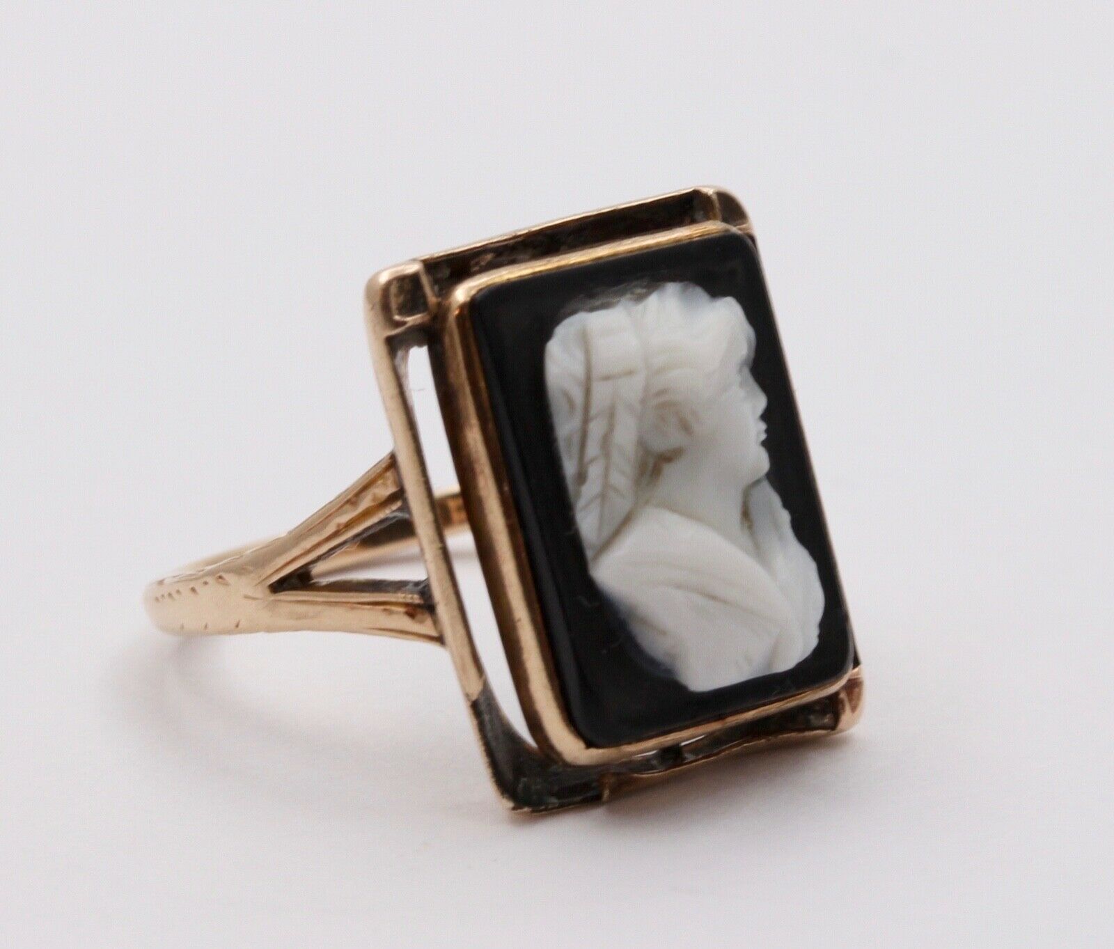 Art Deco Onyx Cameo 10K Yellow Gold Ring