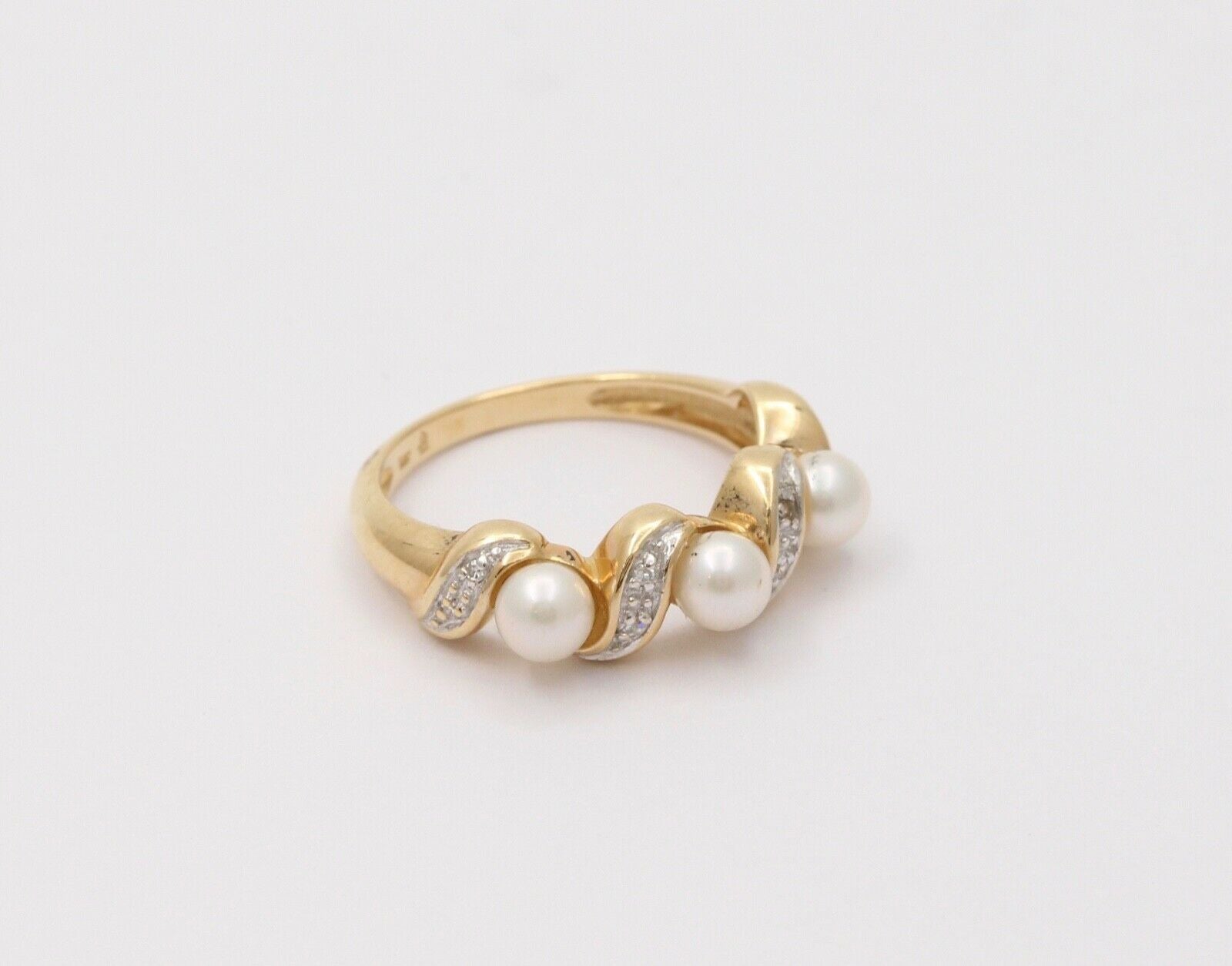Vintage 14K Yellow White Gold Pearls Diamonds Ring
