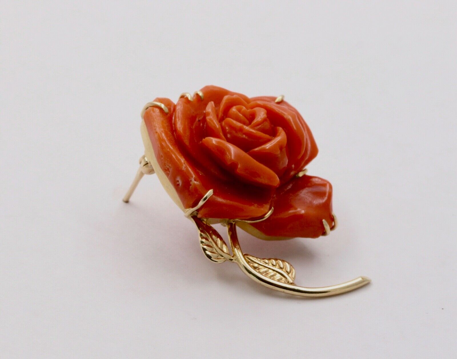 Vintage Hand Carved Coral Rose 14K Yellow Gold Brooch Pin