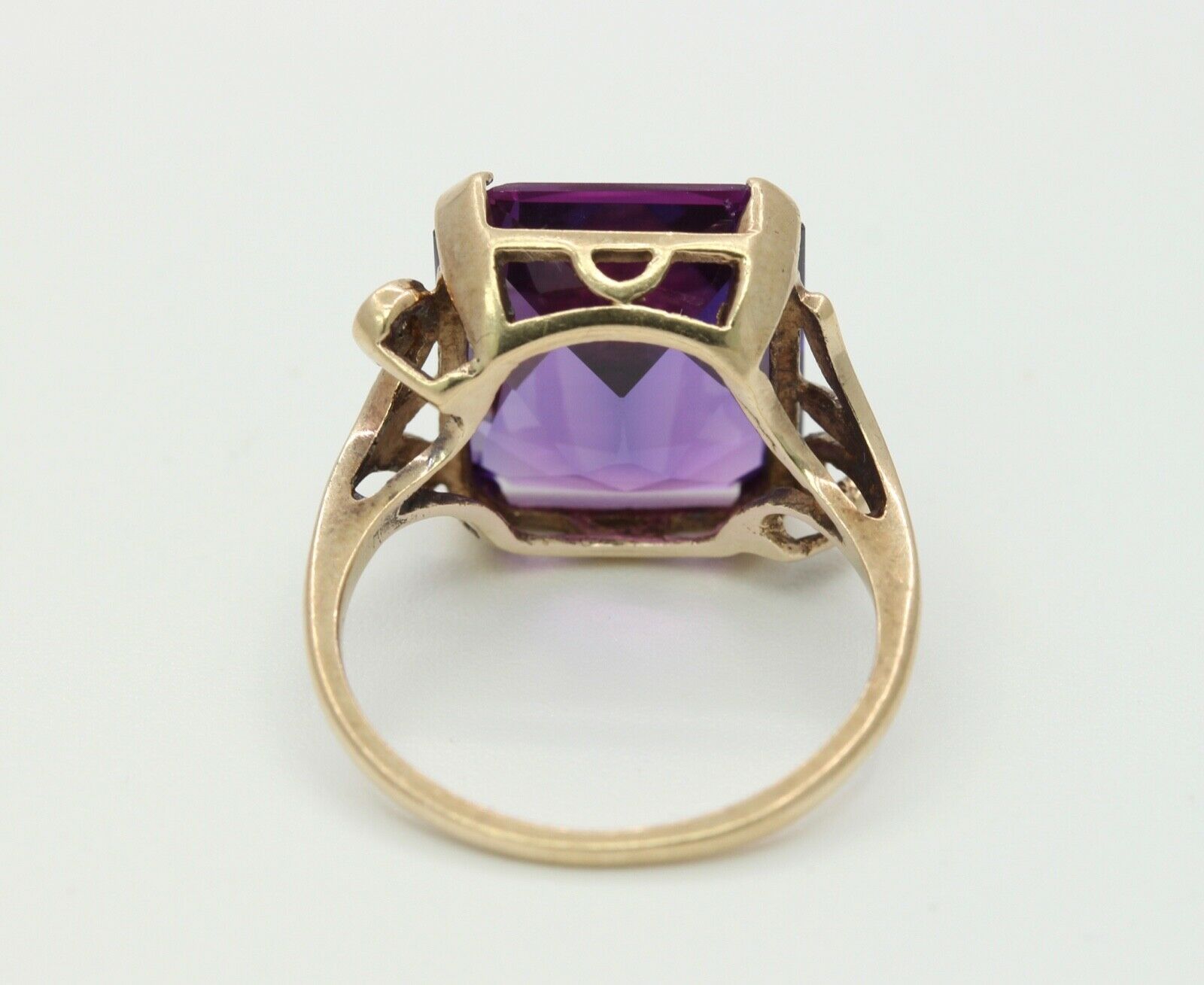 Vintage 10K Yellow Gold 6 Carat Iolite Ring