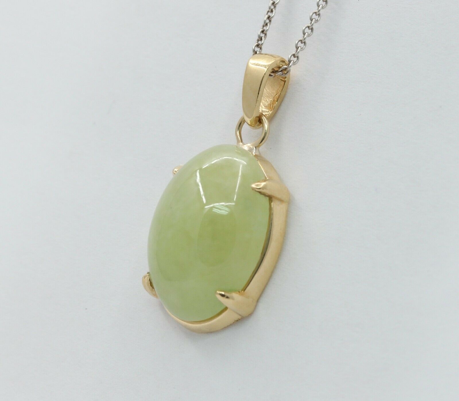 Vintage 22K Yellow Gold Cabochon Jade Pendant