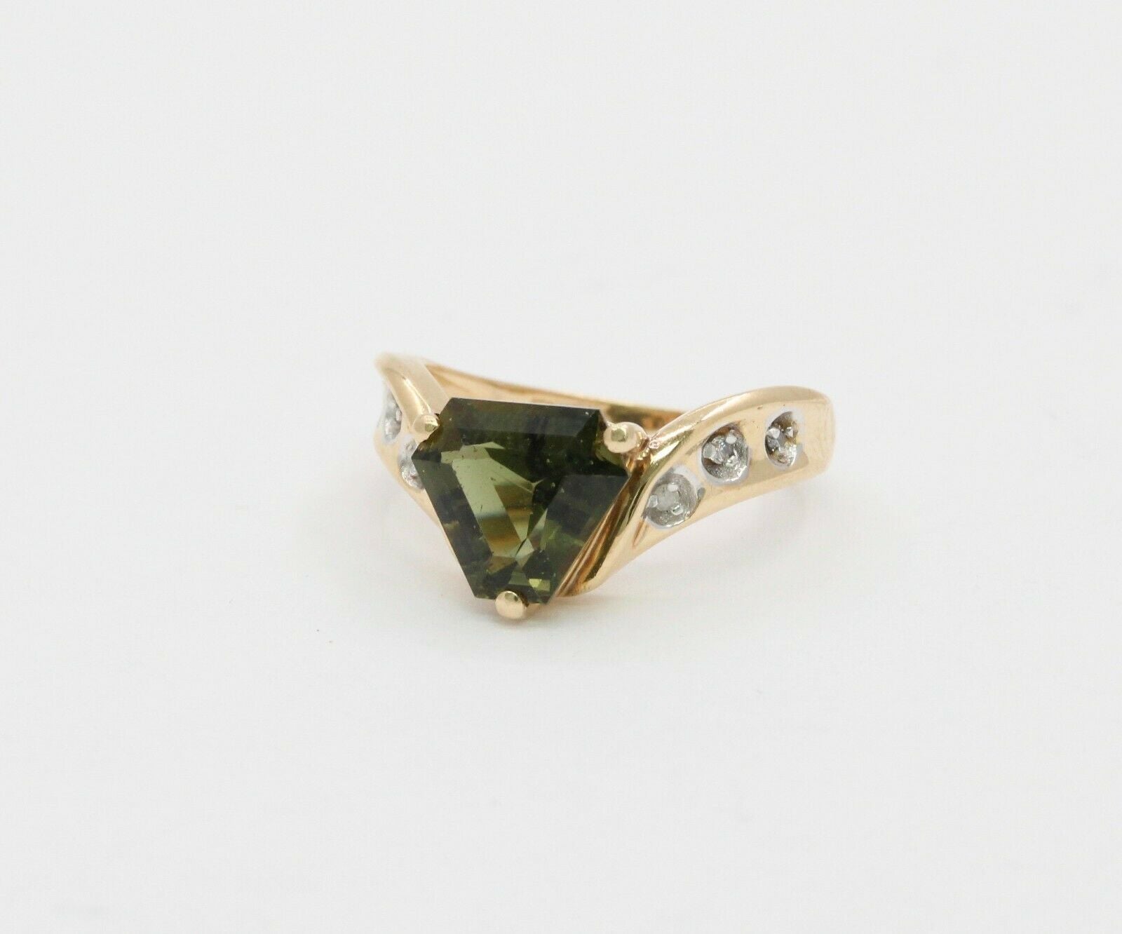 Vintage 14K Yellow Gold Shield Cut Peridot Diamond Ring