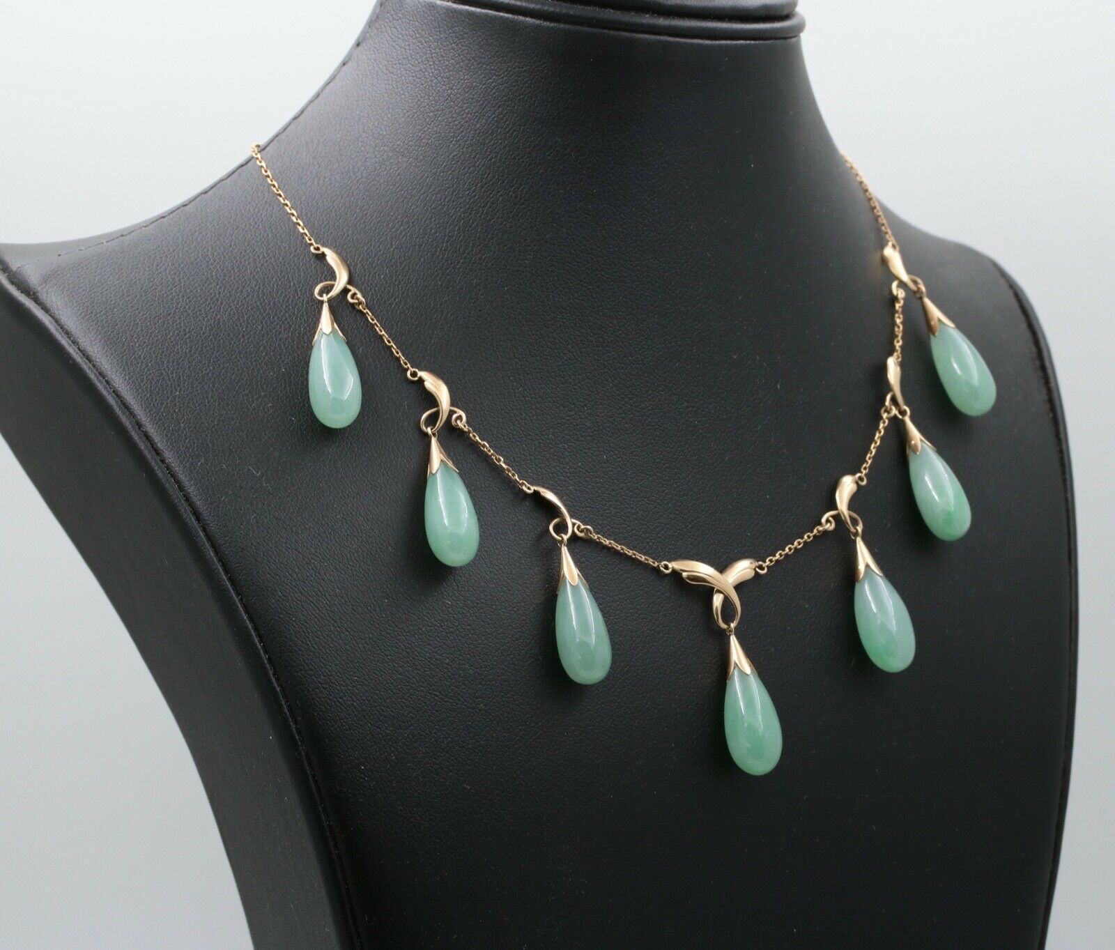 Vintage Jade 14K Chandelier 14K Yellow Gold Necklace