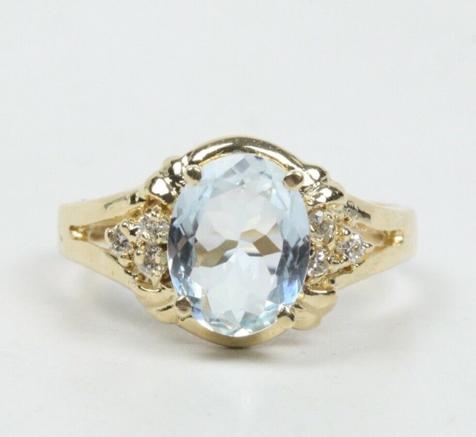 Vintage Ladies Aquamarine Diamonds 14K Yellow Gold Ring