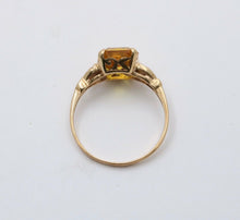 Load image into Gallery viewer, Vintage 14K Yellow Gold Synthetic Citrine Split Shank Ring Band
