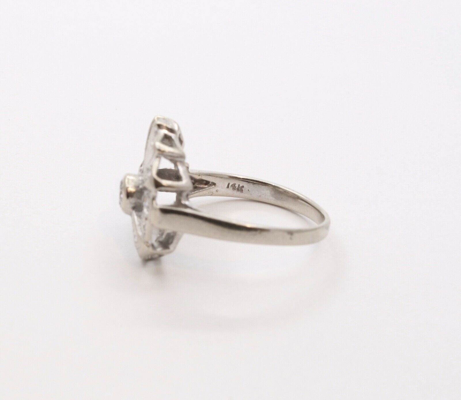 Stylish Art Deco Ladies 14K White Gold Diamonds Ring