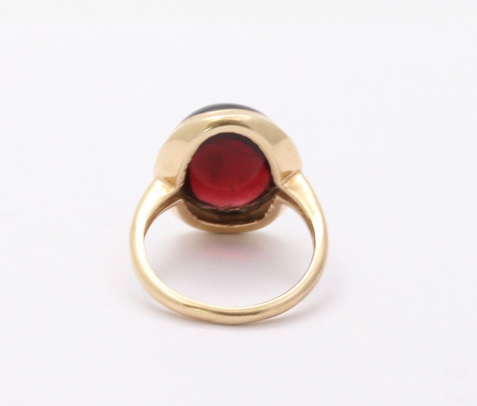 Vintage 14K Yellow Gold Natural Red Garnet Cabochon Ring