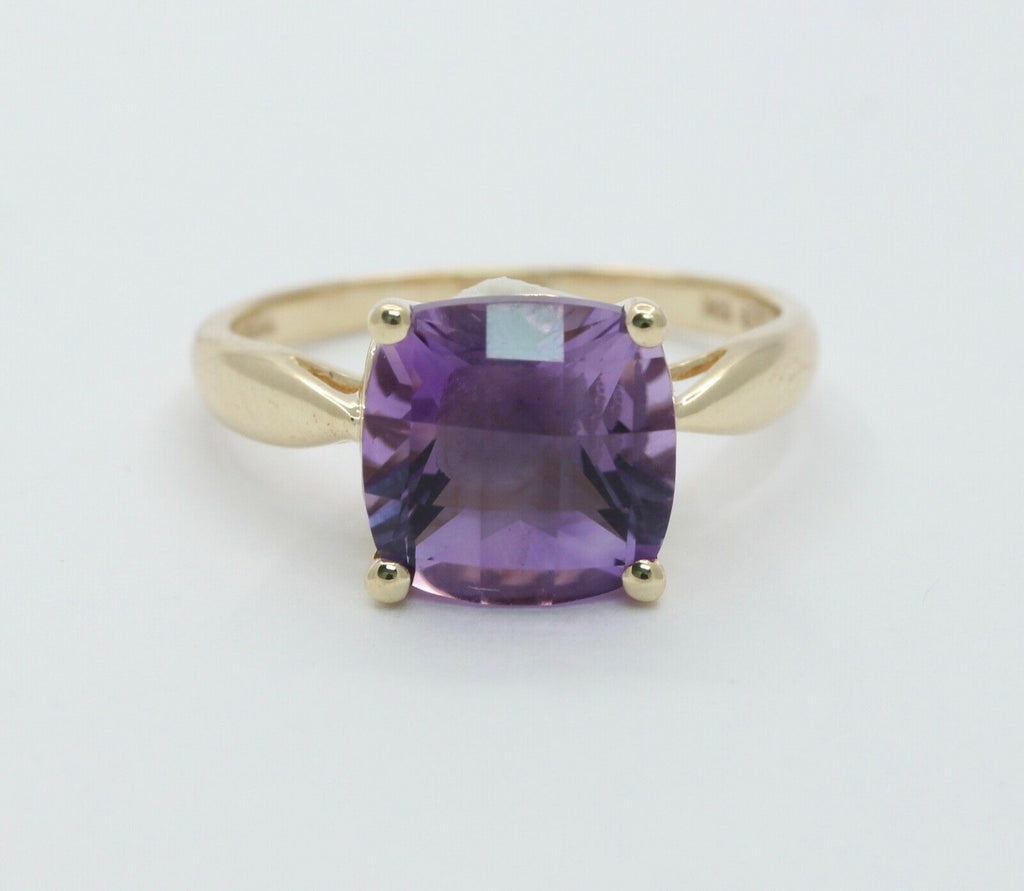 Vintage Ladies Amethyst 10K Yellow Gold Ring