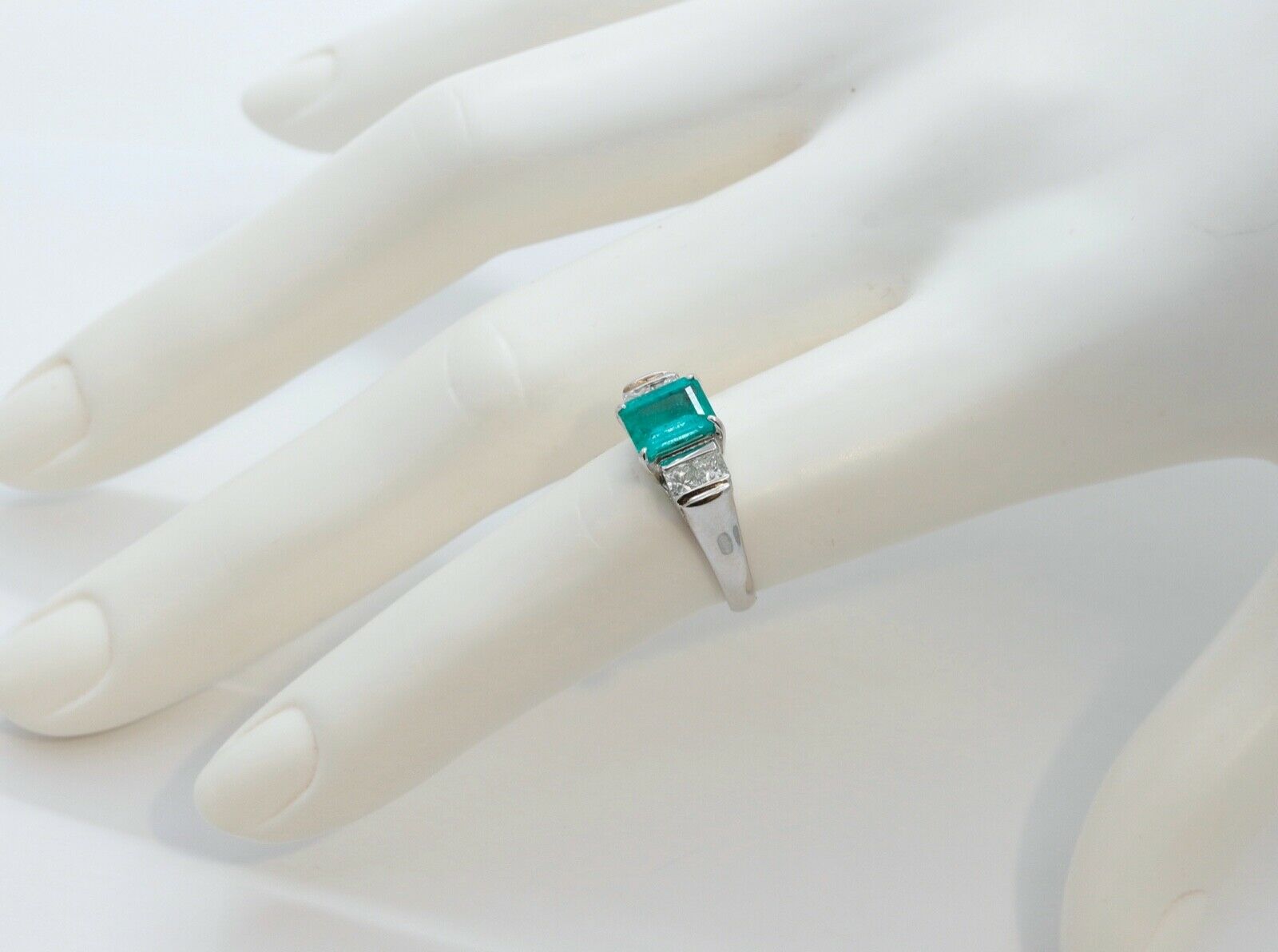 Vintage Emerald Diamonds Platinum Ring