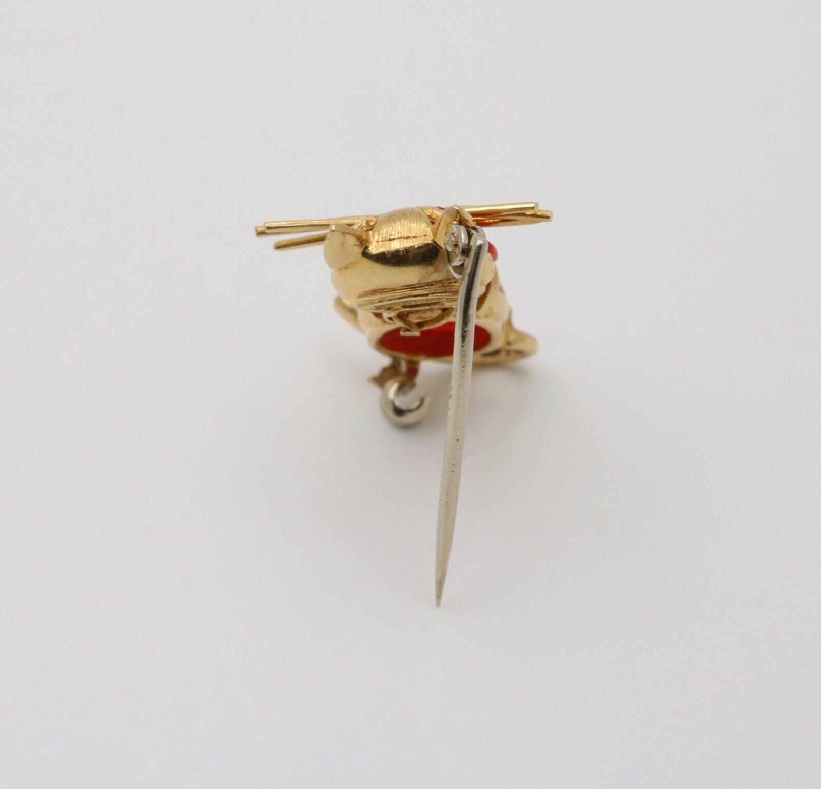 Vintage Coral Cat 18K Yellow Gold Brooch