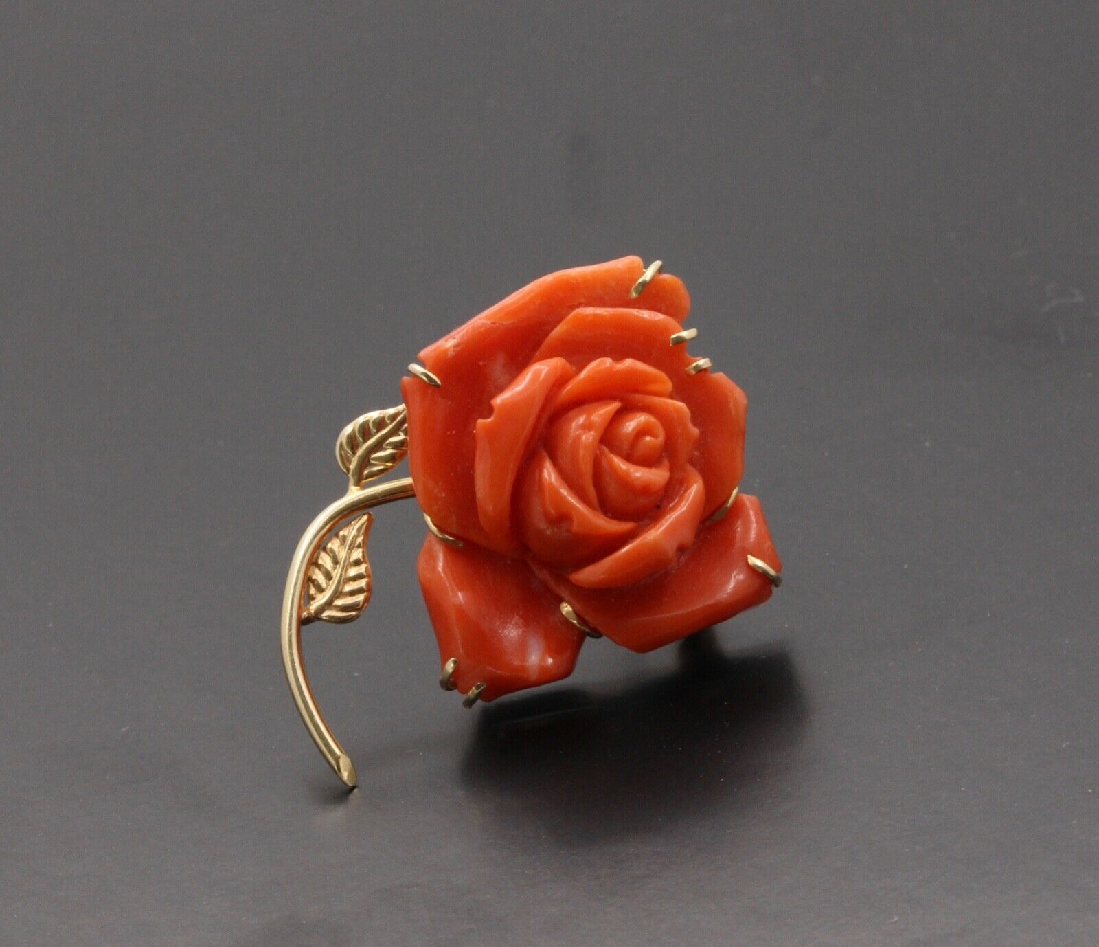 Vintage Hand Carved Coral Rose 14K Yellow Gold Brooch Pin