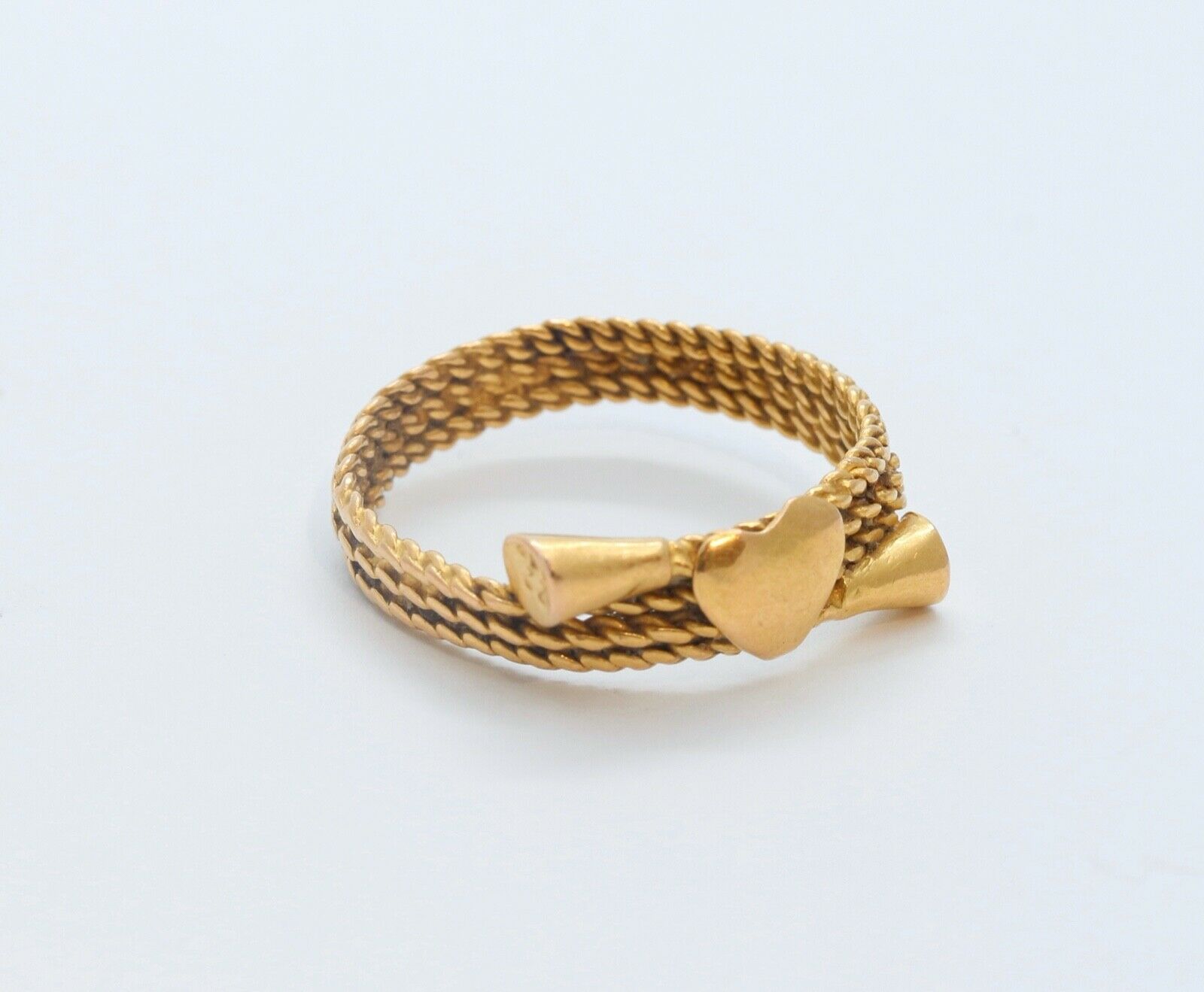 Vintage Ladies 18K Yellow Gold Rope Heart Ring