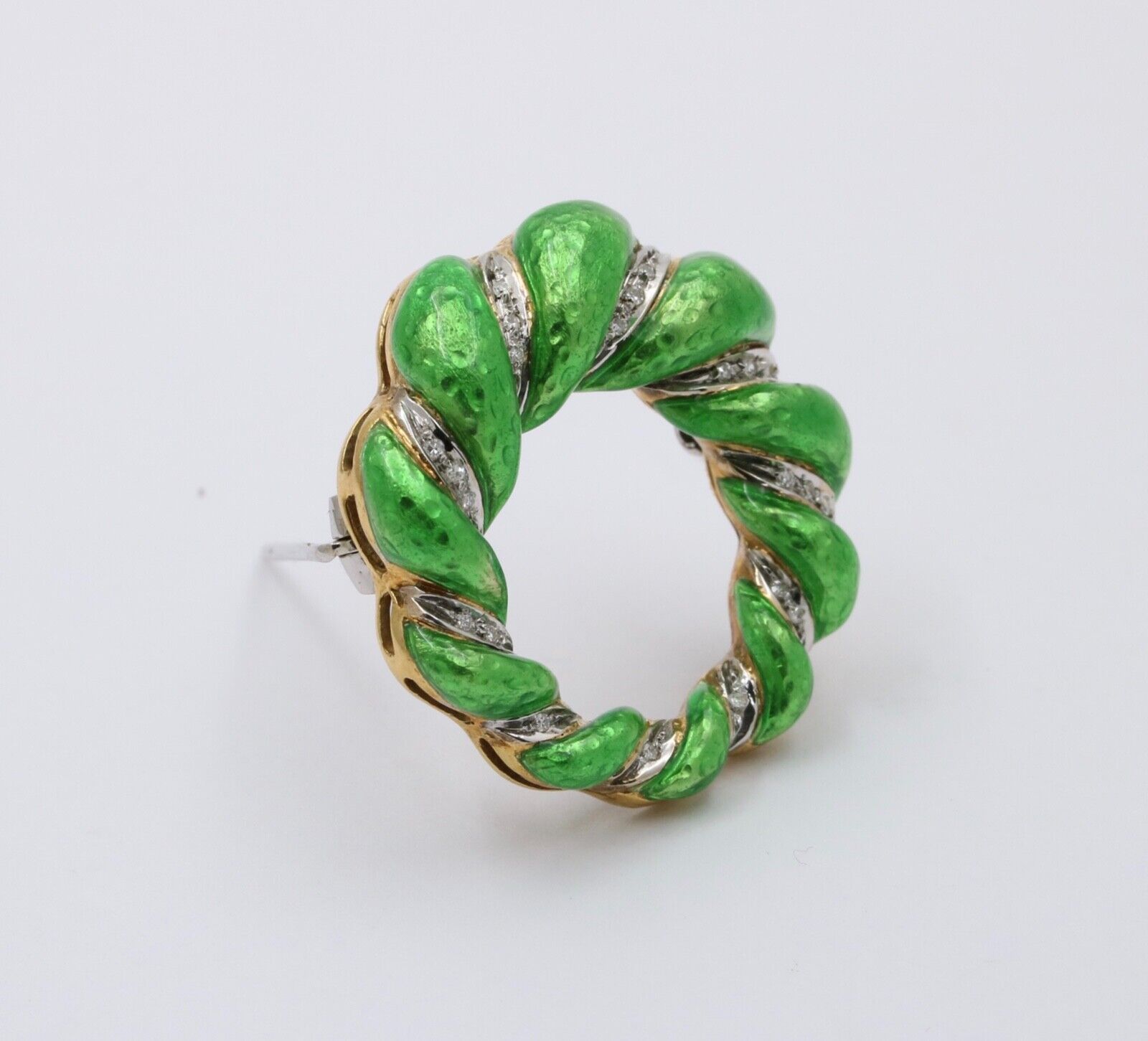 Vintage 18K Yellow Gold Diamond Green Enamel Wreath Brooch