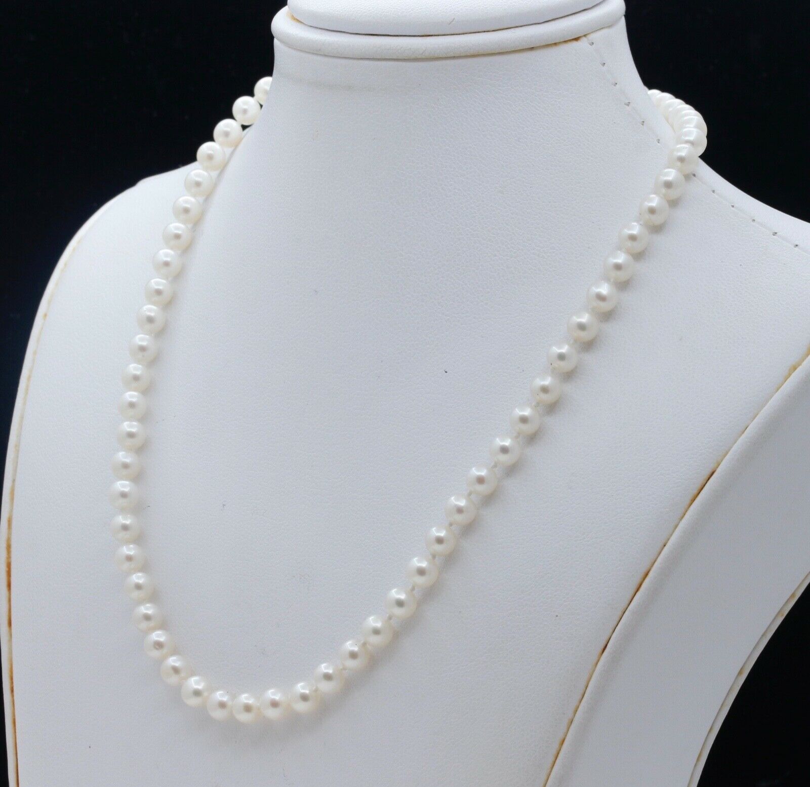 Vintage Single Strand Pearl 14K Yellow Gold Clasp Necklace