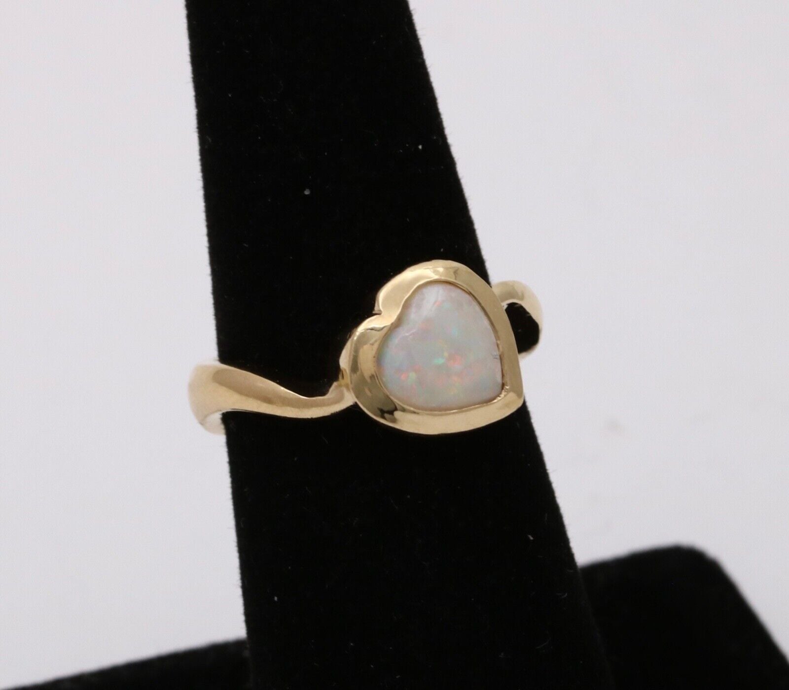 Vintage 14K Yellow Gold Heart Opal Ring Band