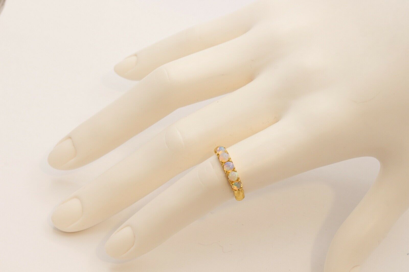 Vintage Ladies Natural Opals 22K Yellow Gold Ring