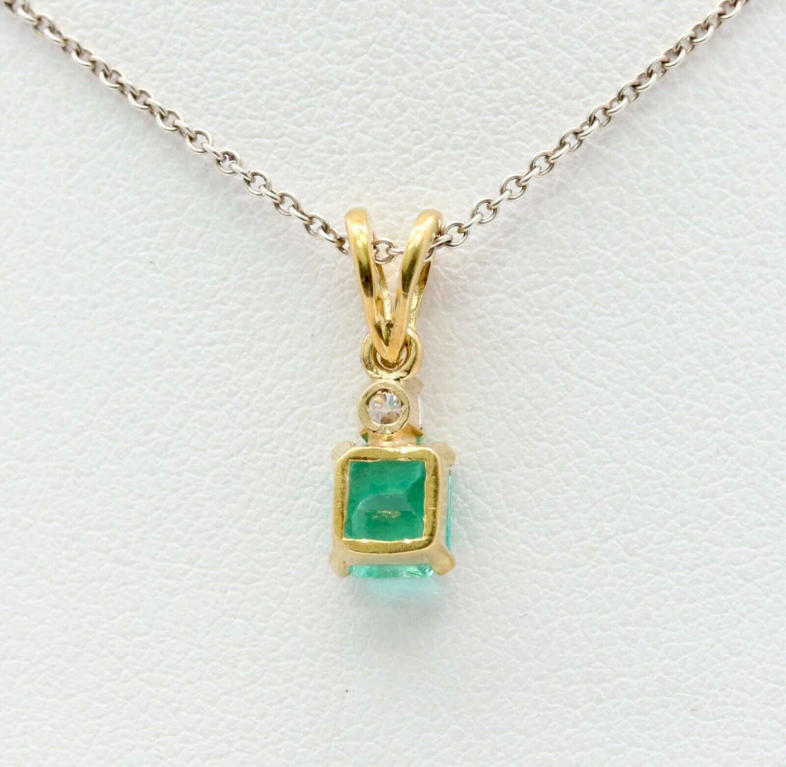 Vintage 18K Yellow Gold Emerald Diamond Pendant