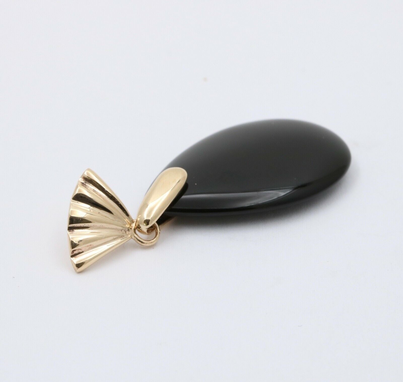 Vintage Oval Onyx 14K Yellow Gold Pendant