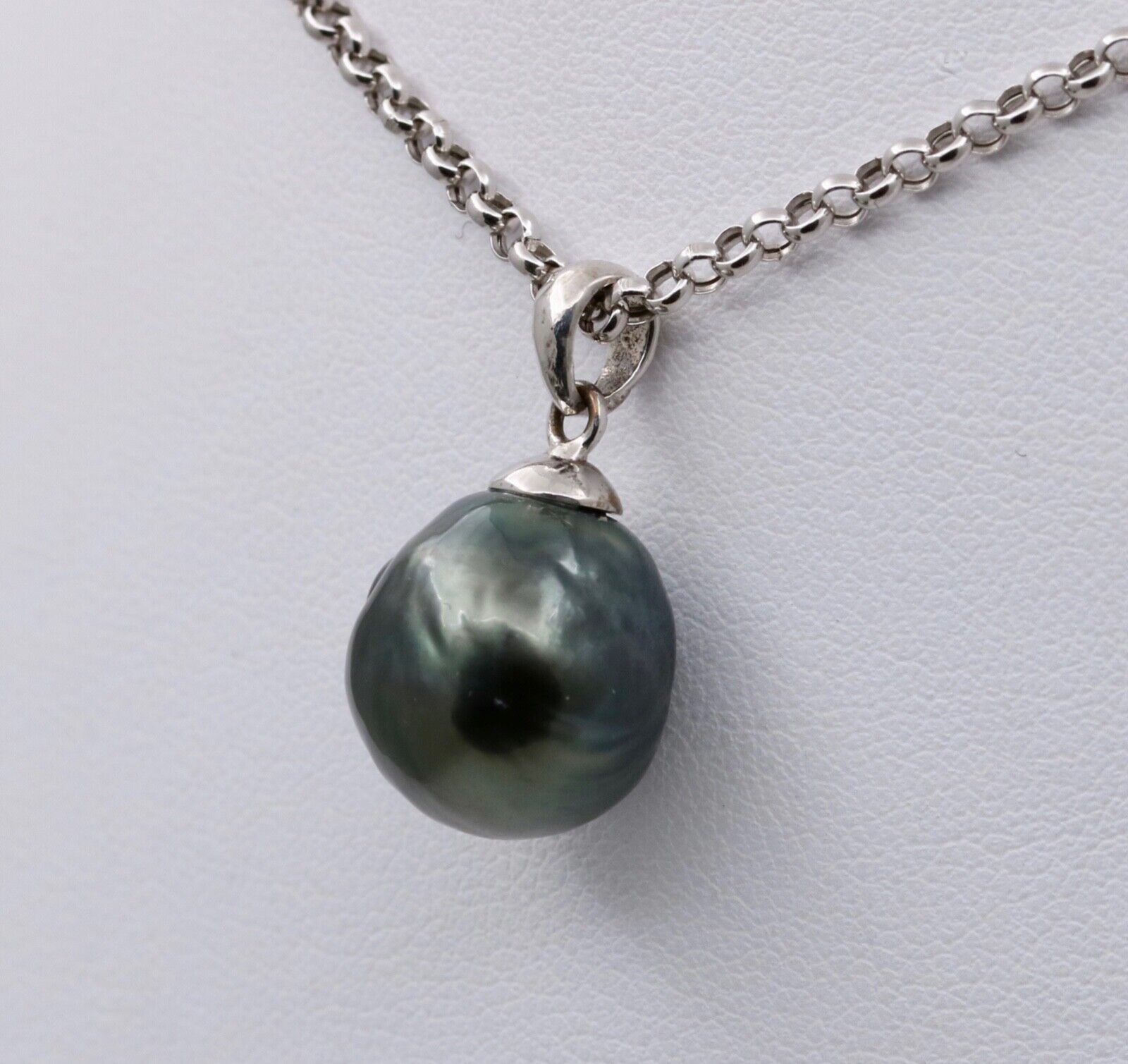 Vintage Tahitian Black Pearl Pendant and Chain 14K White Gold