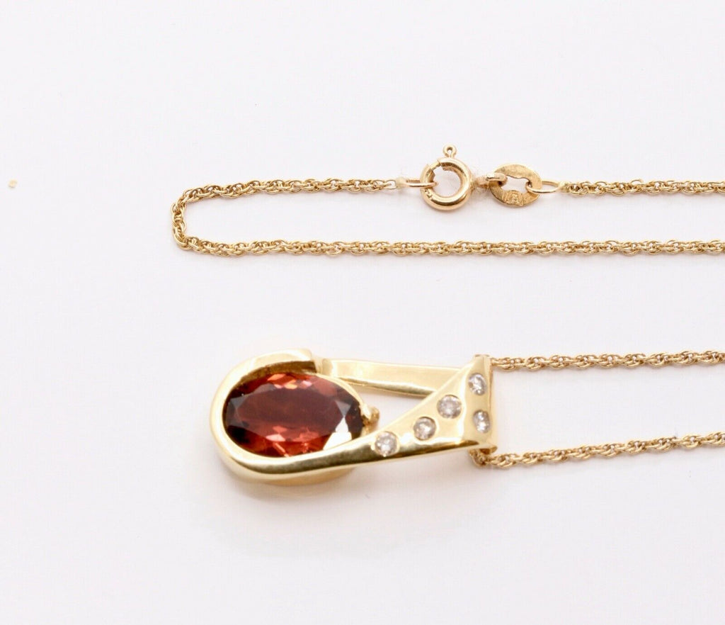 Elegant Tourmaline Diamonds 14K Yellow Gold Pendant and Chain