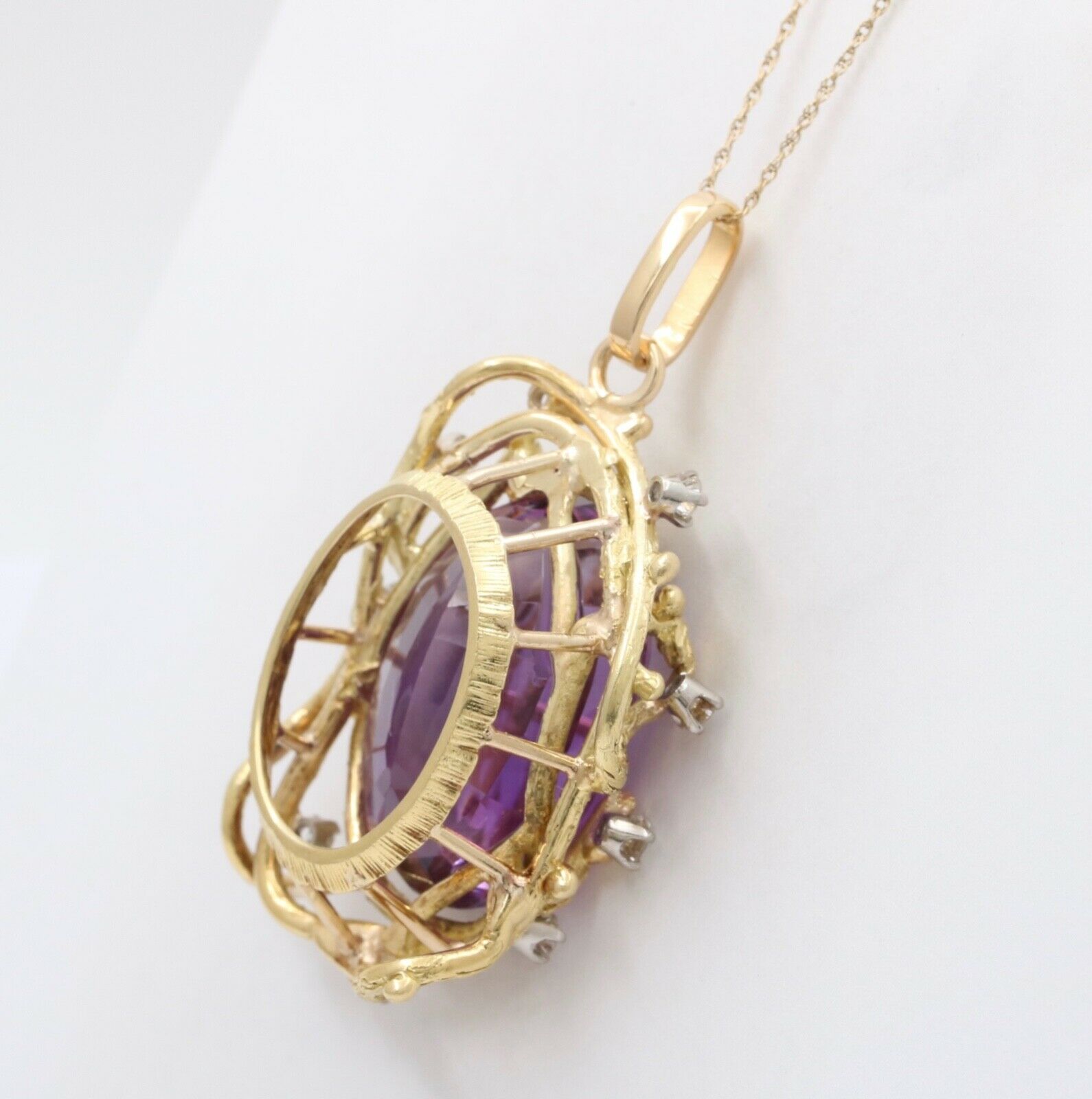 Beautiful Vintage Amethyst Diamonds 18K Yellow Gold Vines Pendant