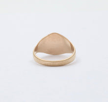 Load image into Gallery viewer, Vintage 10K Yellow Gold Shield &amp; leaf Signet Ring
