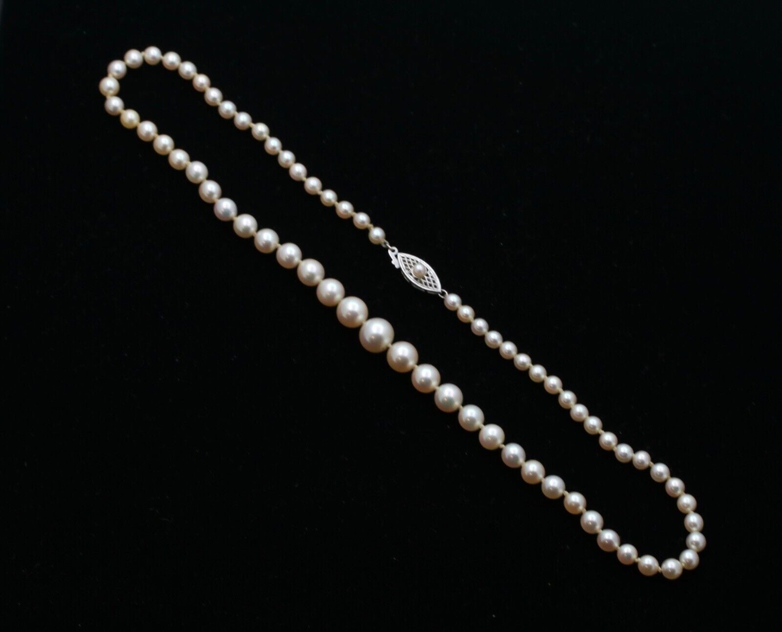 Vintage Classic Pearl 14K White gold Clasp Necklace