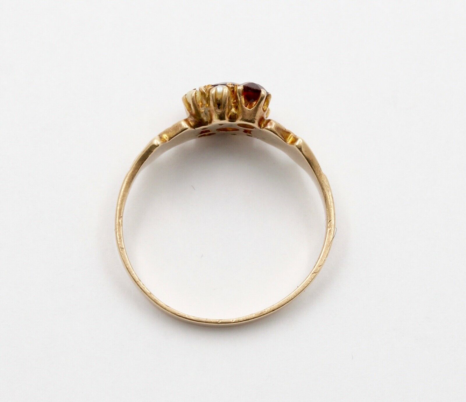 Art Nouveau White, Wile & Warner Garnets Seed Pearls 14K Yellow Gold Ring