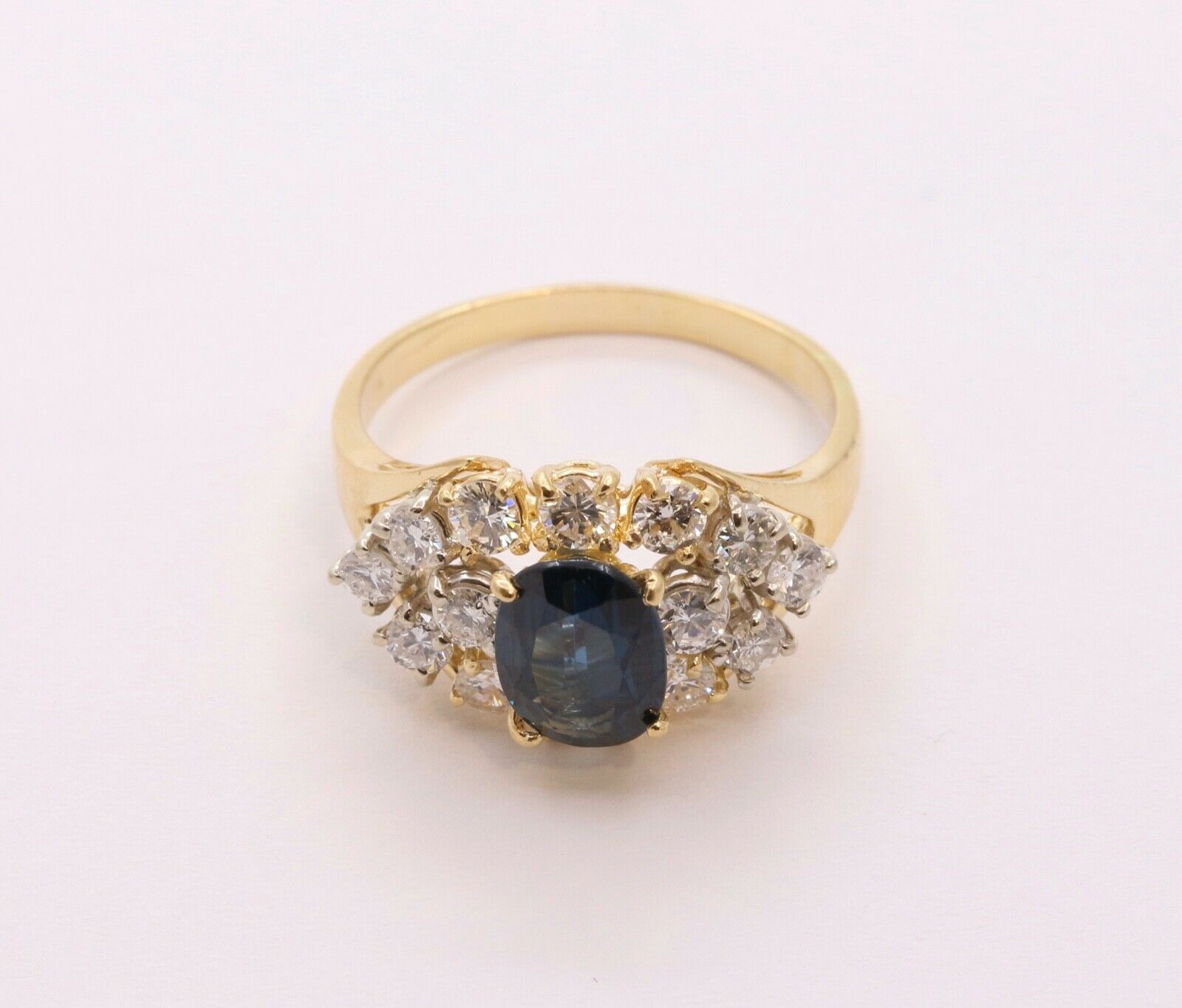 Beautiful Vintage Italian Ladies Blue Sapphire Diamonds 14K Yellow Gold Ring