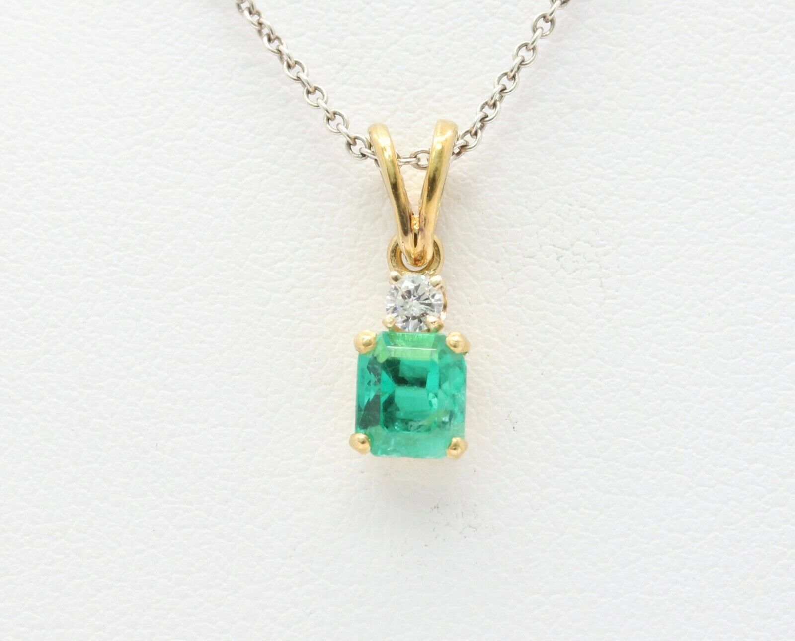 Vintage 18K Yellow Gold Emerald Diamond Pendant