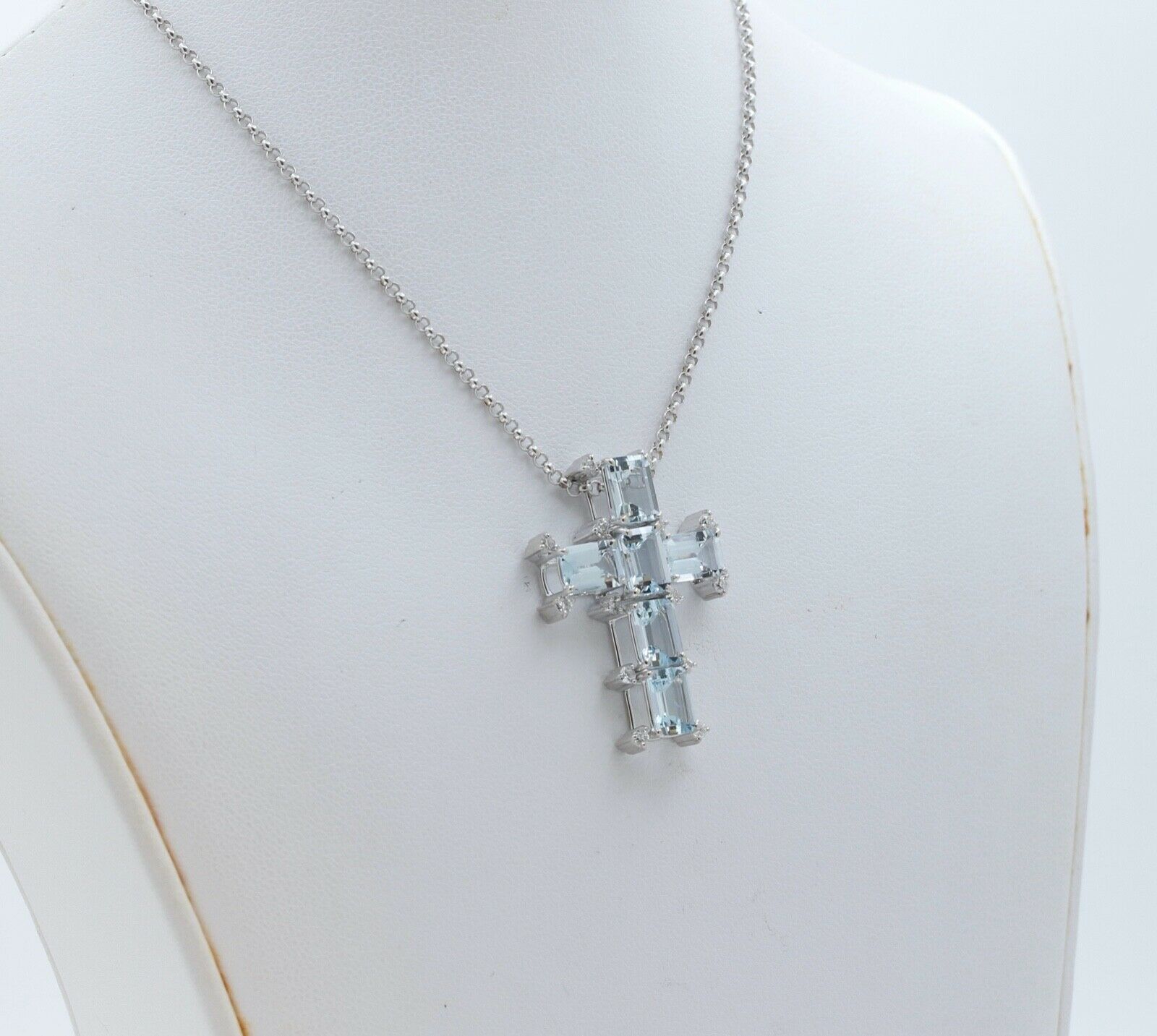 Vintage Ladies Aquamarine Diamonds 18K White Gold Cross and Chain