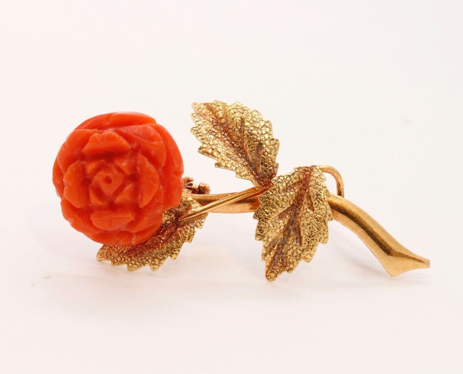 Italian Vintage Rose Red Coral 18K Yellow Gold Brooch Pin