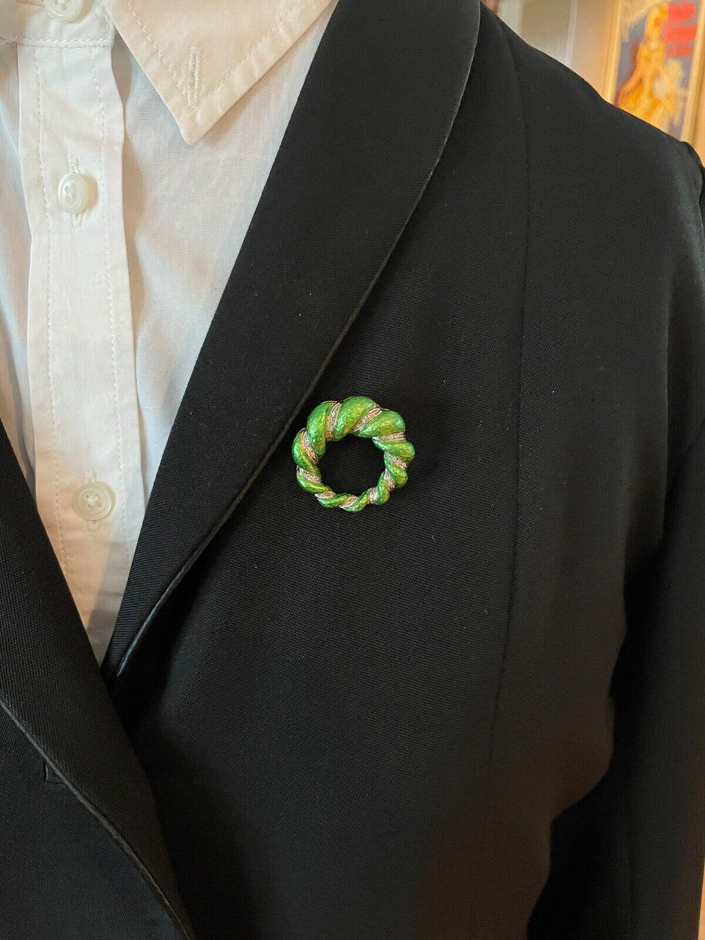 Vintage 18K Yellow Gold Diamond Green Enamel Wreath Brooch