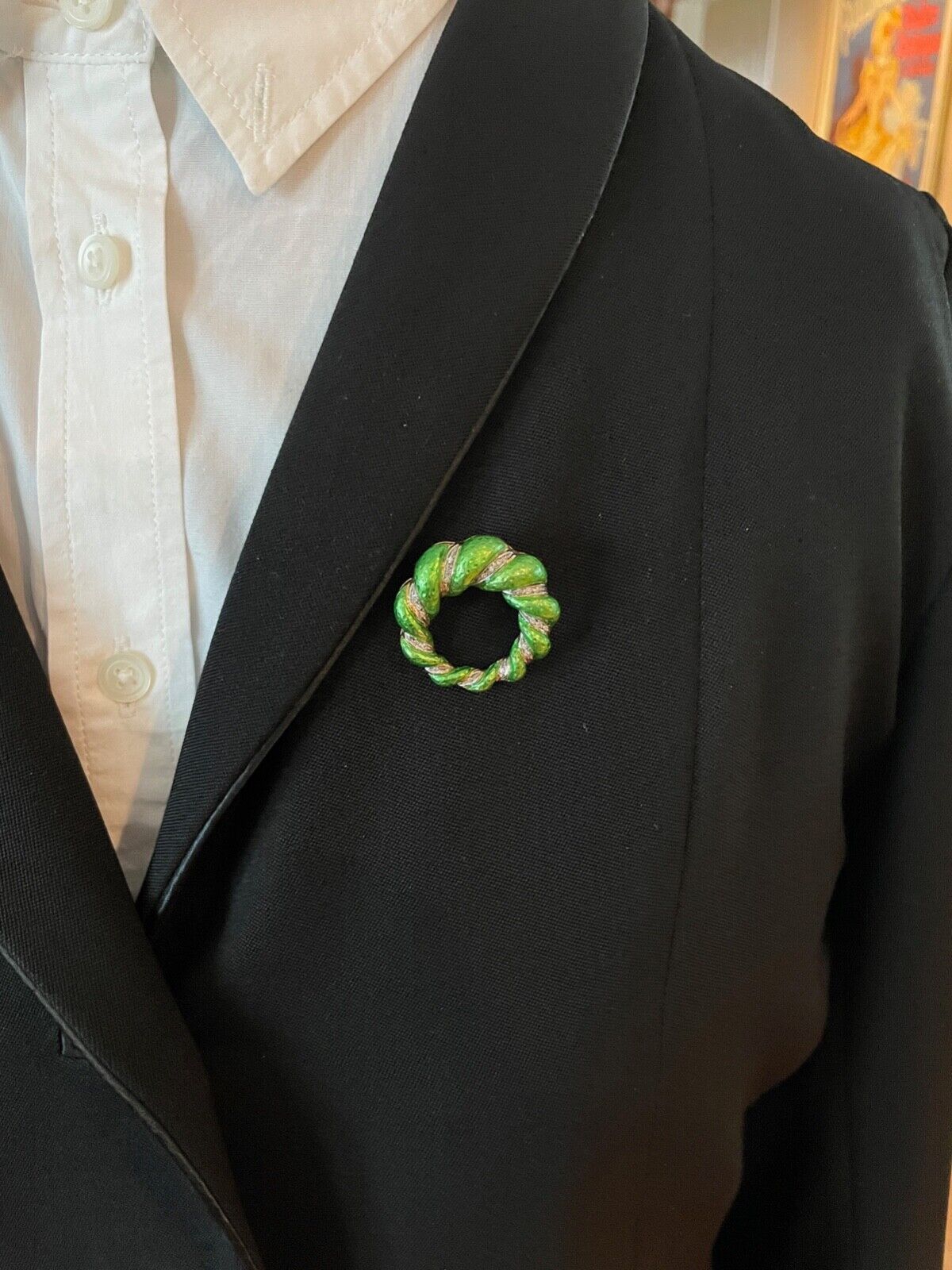 Vintage 18K Yellow Gold Diamond Green Enamel Wreath Brooch