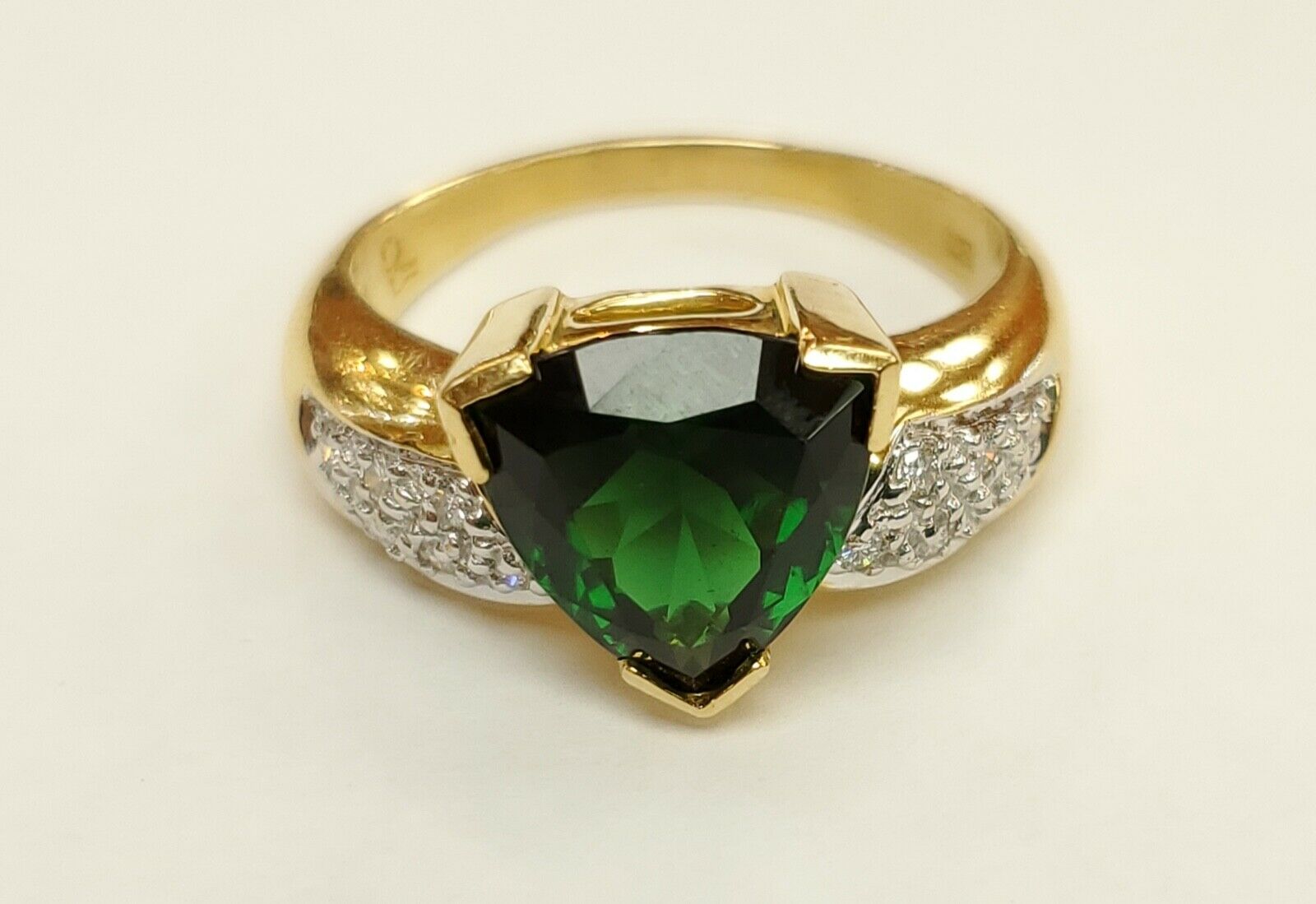 Vintage Trillion Cut Green Tourmaline Diamonds 18K Yellow Gold Ring