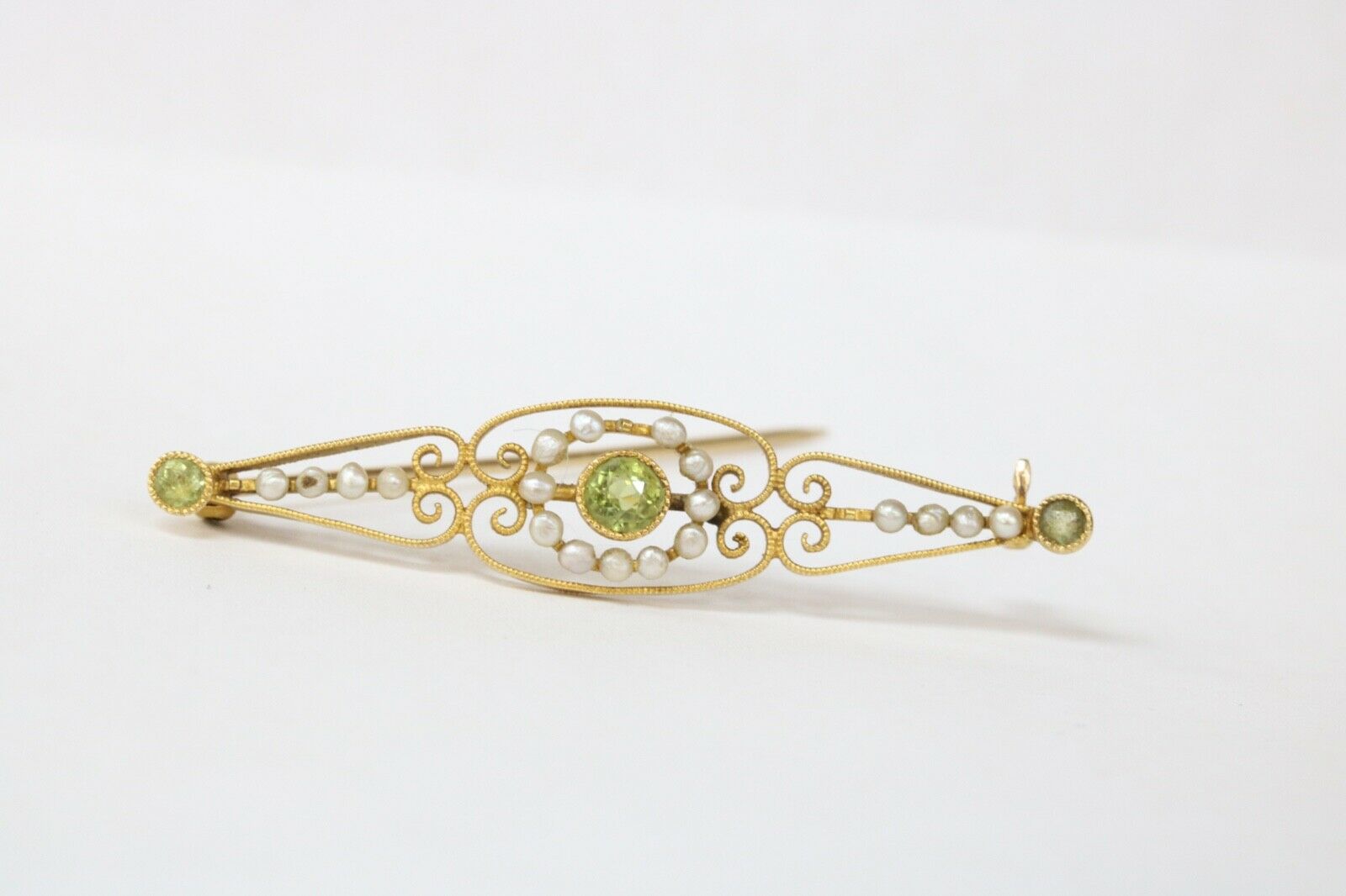 Art Nouveau Peridot & Button Pearl Gold Bar Pin