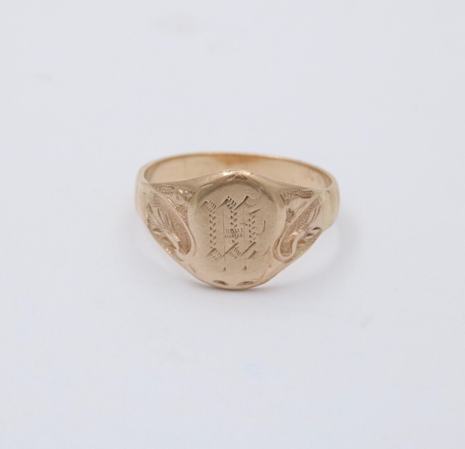 Vintage 10K Yellow Gold Shield & leaf Signet Ring