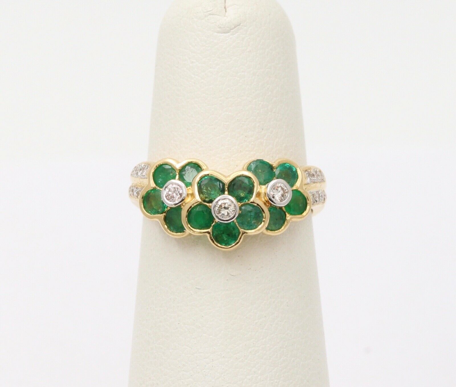 Vintage Flowers Emeralds Diamonds 18K Yellow Gold Ring