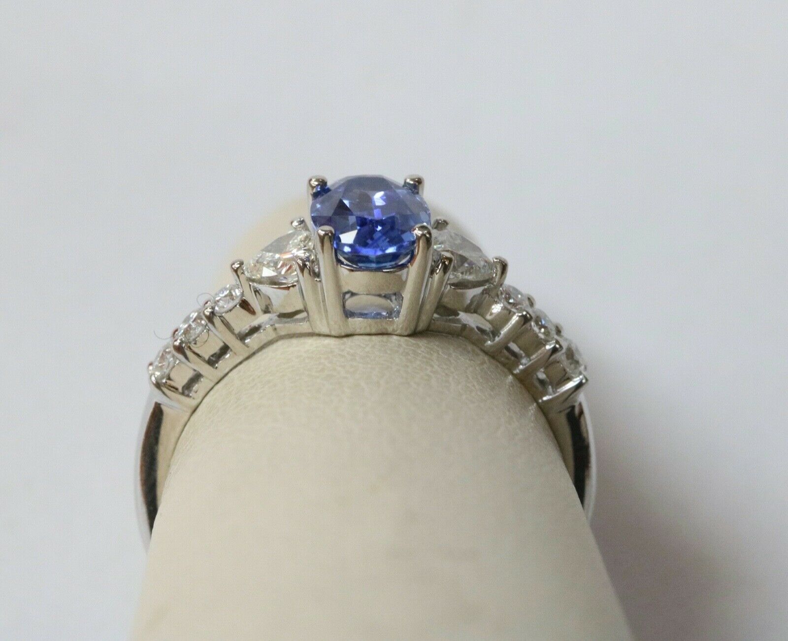 Elegant Ceylon Sapphire Diamonds 18K White Gold Ring