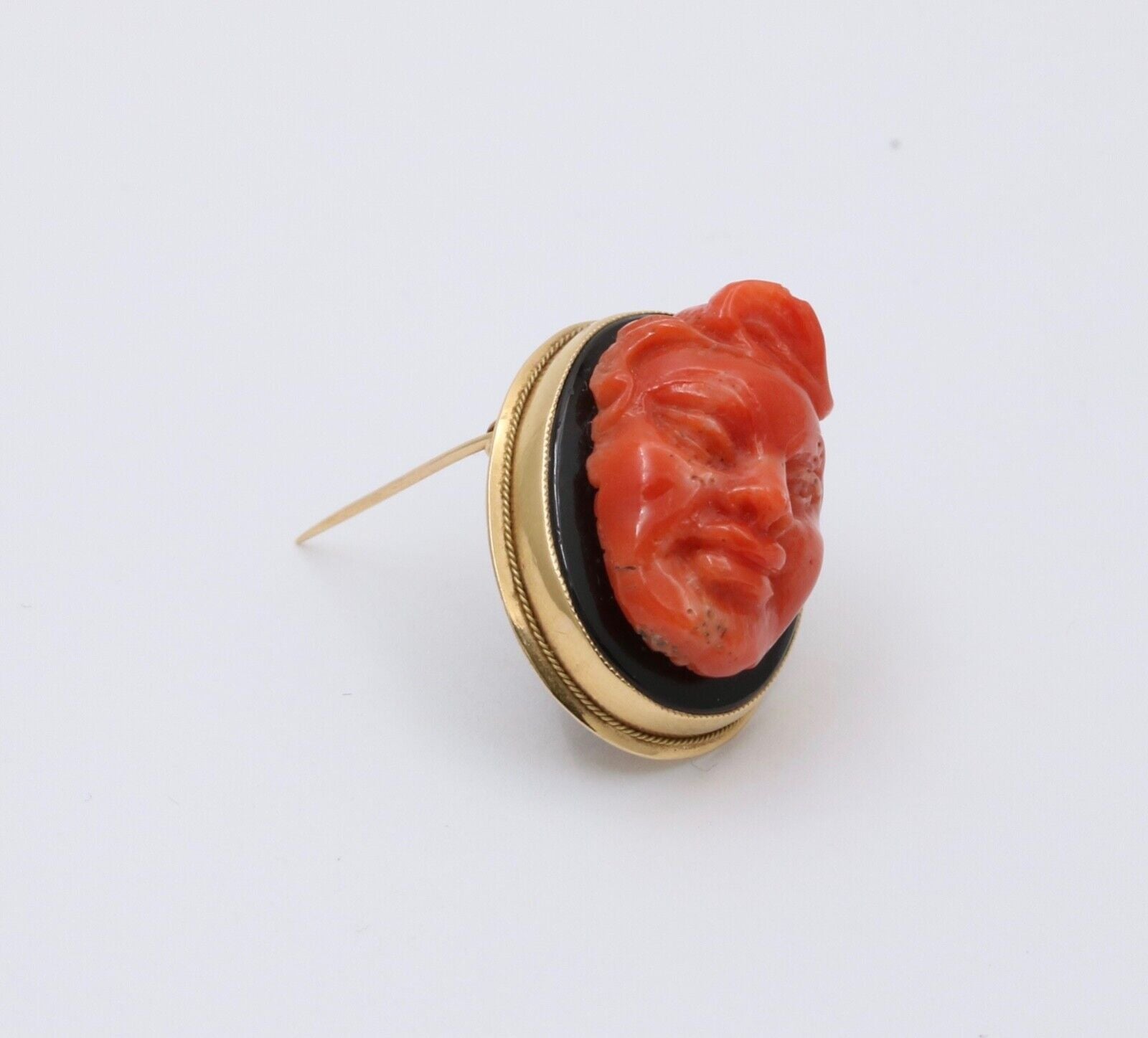 Vintage Coral Onyx 18K Yellow Gold Pendant Brooch