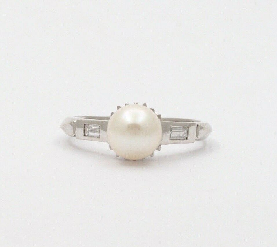 Classic Elegant Culture Pearl Diamond Platinum Ring, Cocktail Ring.