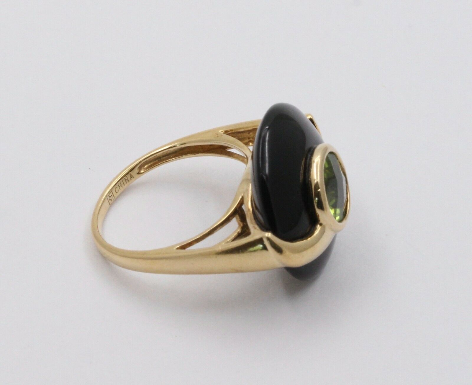 Vintage Silver Plated in Gold Onyx Peridot Ring