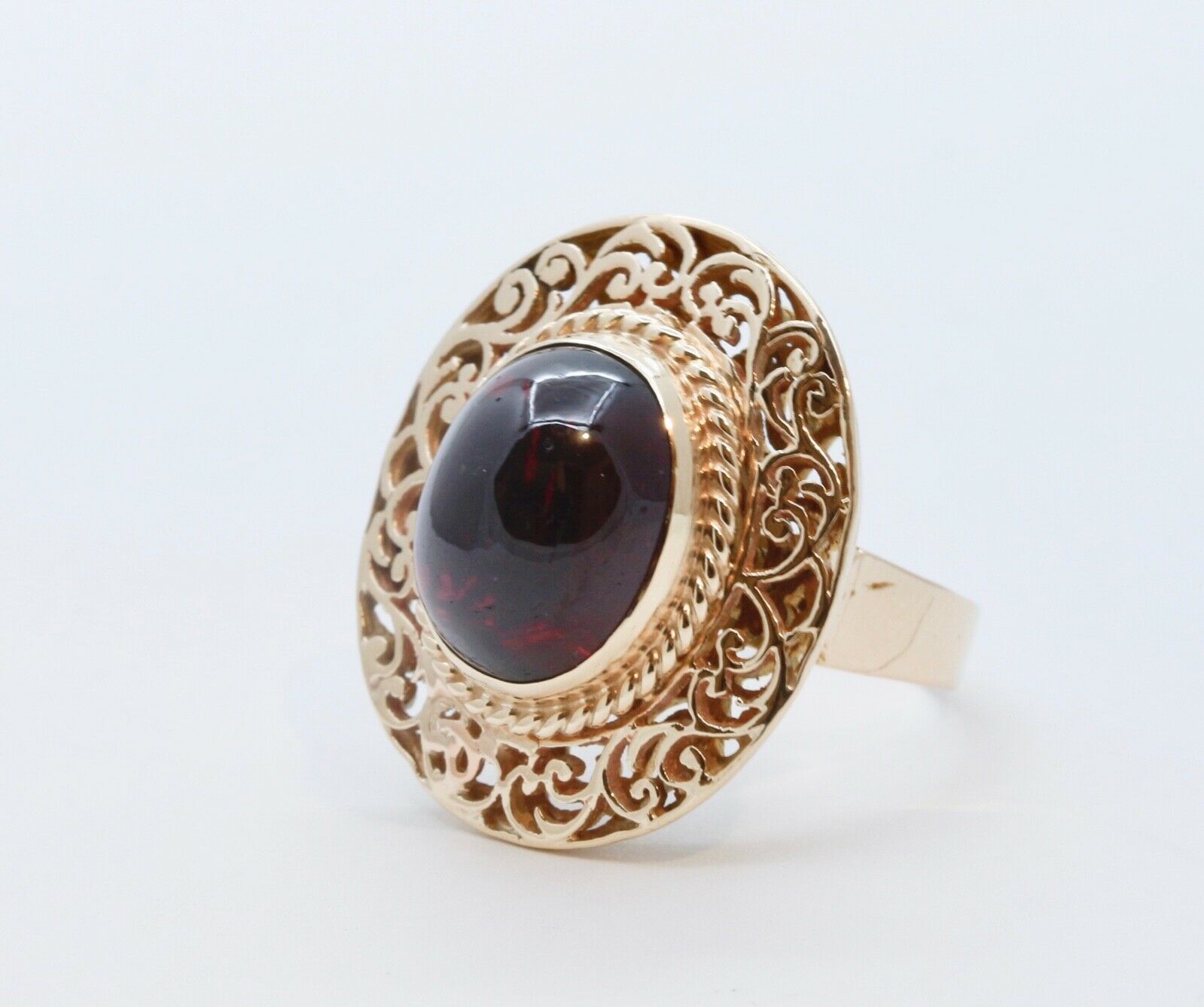 Exquisite Victorian Revival Garnet 14K Yellow Gold Ring