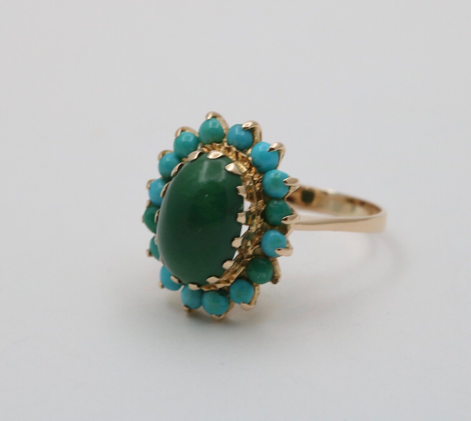 Vintage Jade Turquoise 18K Yellow Gold Cocktail Ring
