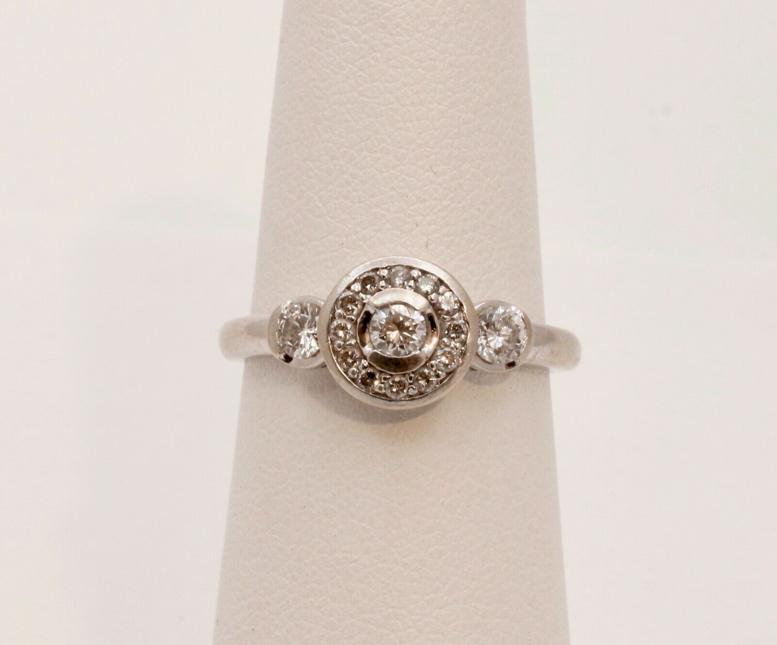 Nicely Designed Vintage Diamonds 14K White Gold Ring