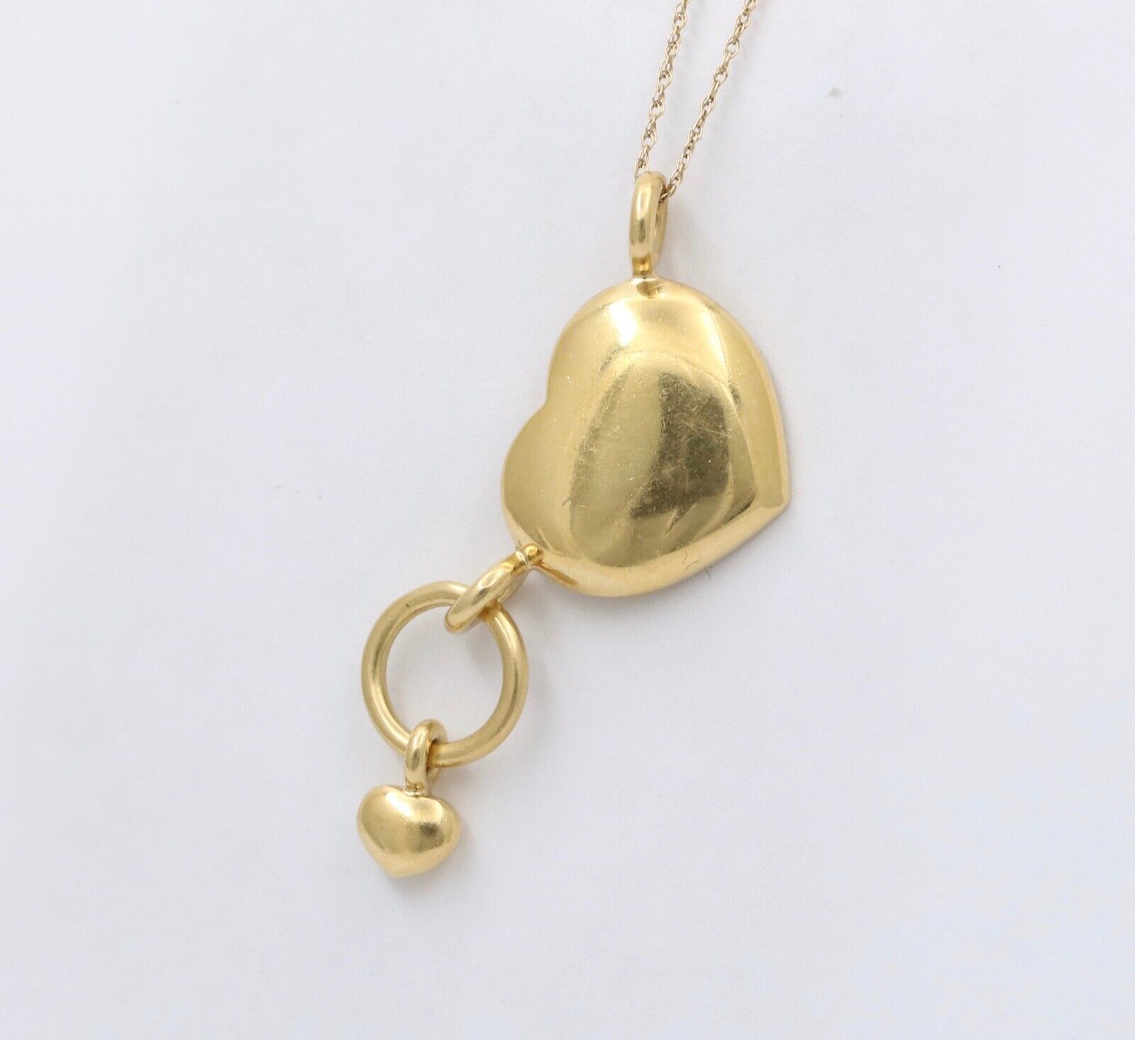 Cool Vintage Hearts 18K Yellow Gold Pendant Charm